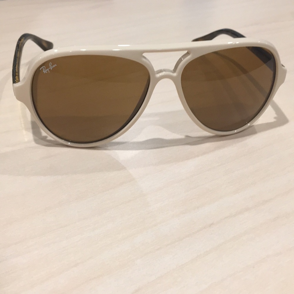 Cats 5000 Sunglasses in Cream